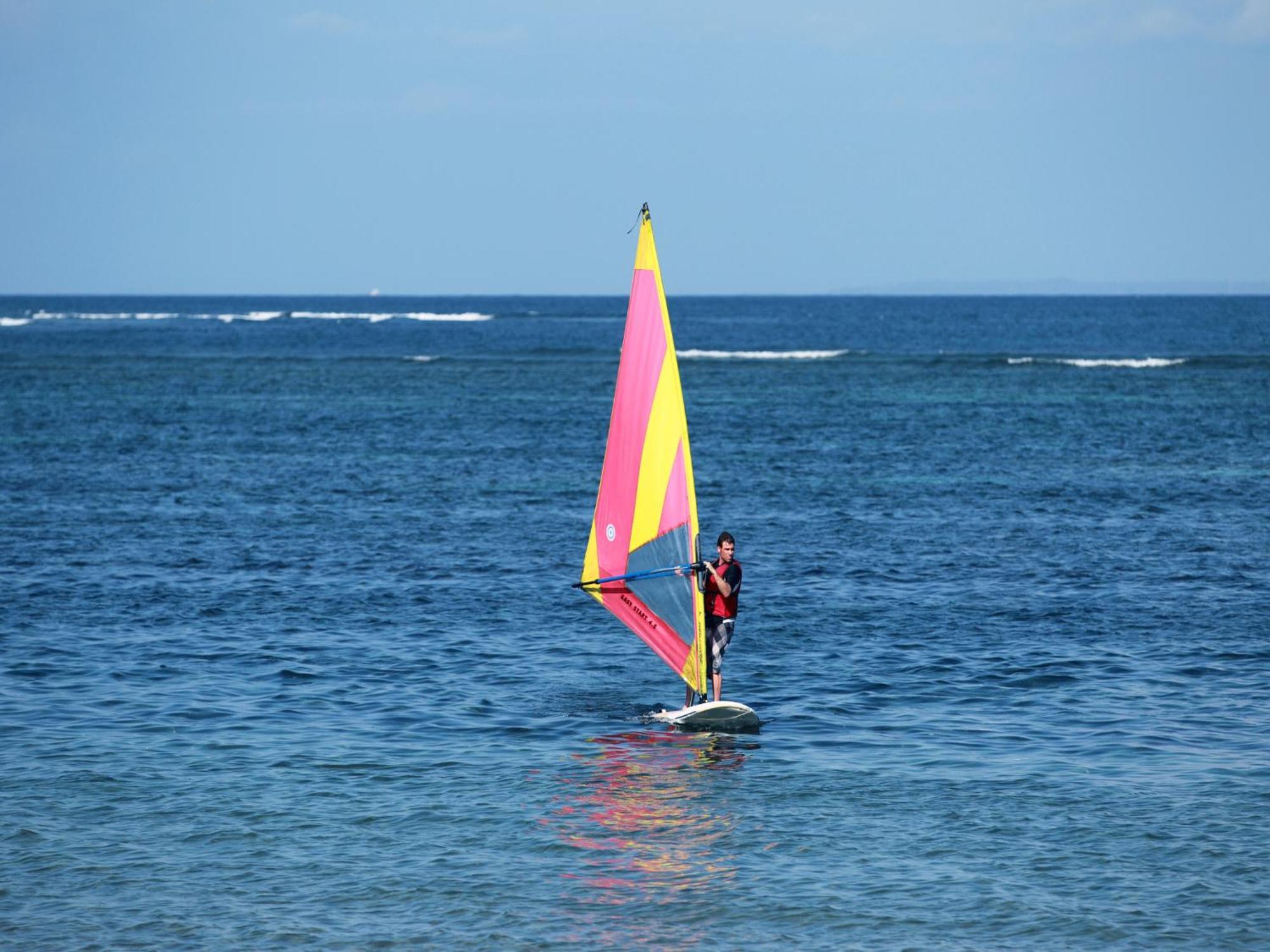 Grand Mirage Resort & Thalasso Bali Nusa Dua  Eksteriør bilde Windsurfer at the beach