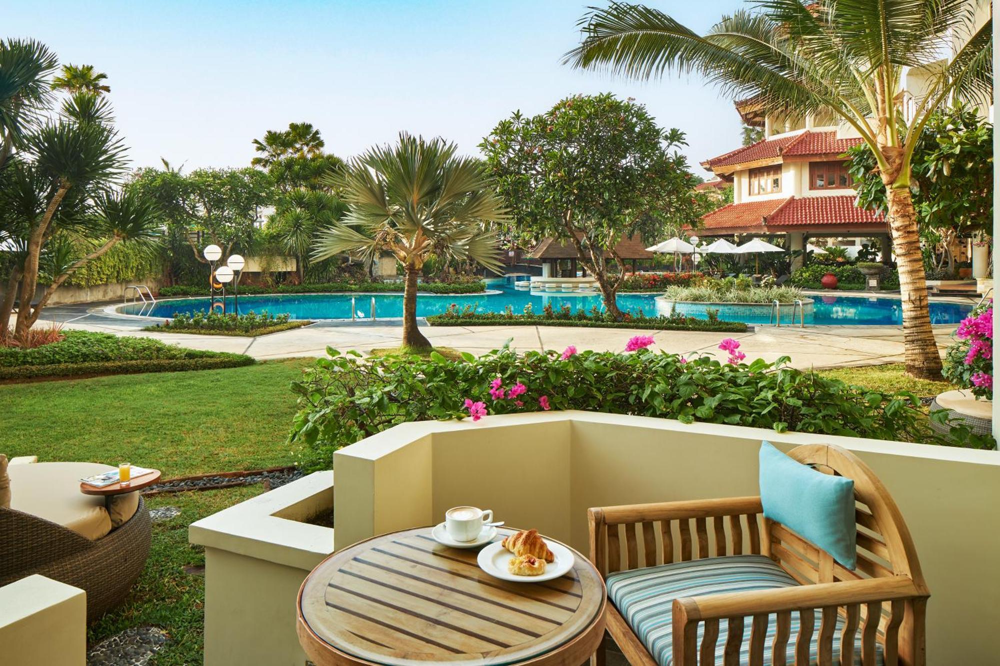 Grand Mirage Resort & Thalasso Bali Nusa Dua  Eksteriør bilde The pool at the hotel